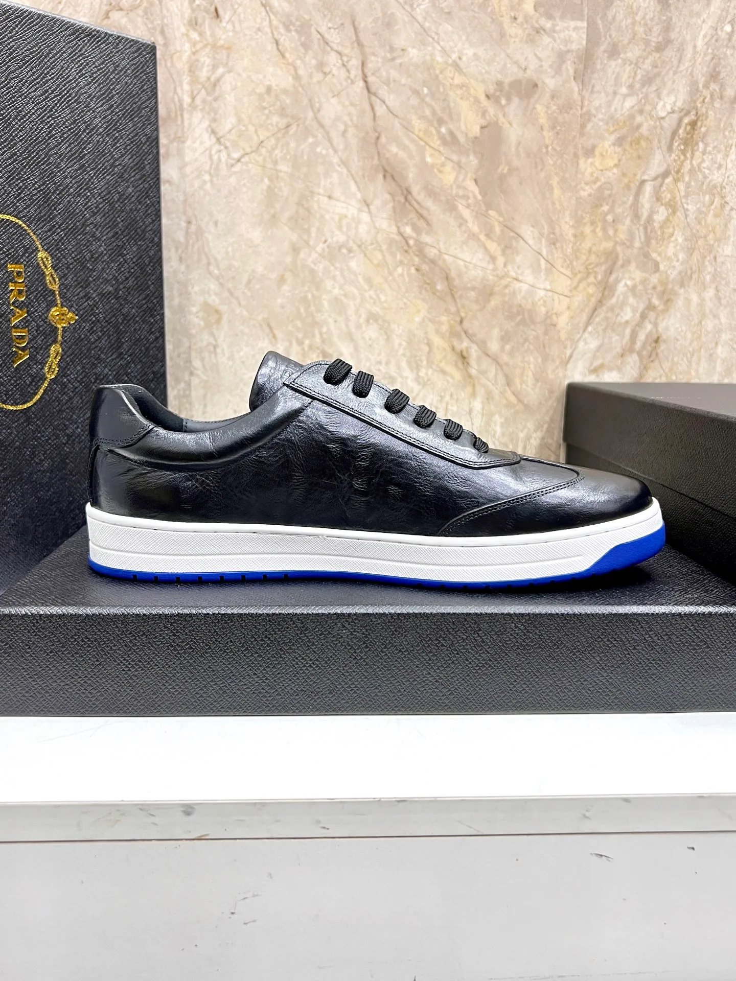 💰620 Prada classic men’s lace-up casual shoes｜Imported cowhide upper｜Layered stitching design on the upper Lightweight and breathable｜Soft and comfortable｜PRADA letters on the side｜Distinctive sporty style Showing the brand style｜Lightweight embossed rubber sole｜With cowhide foot pad lining｜Excellent foot feel Fashionable and elegant｜Size: 38-44 (customized at 45)